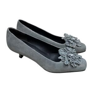 Donald J Pliner Metallic Silver Leather Flower Pumps SZ 7.5 Kitten Heels EUC